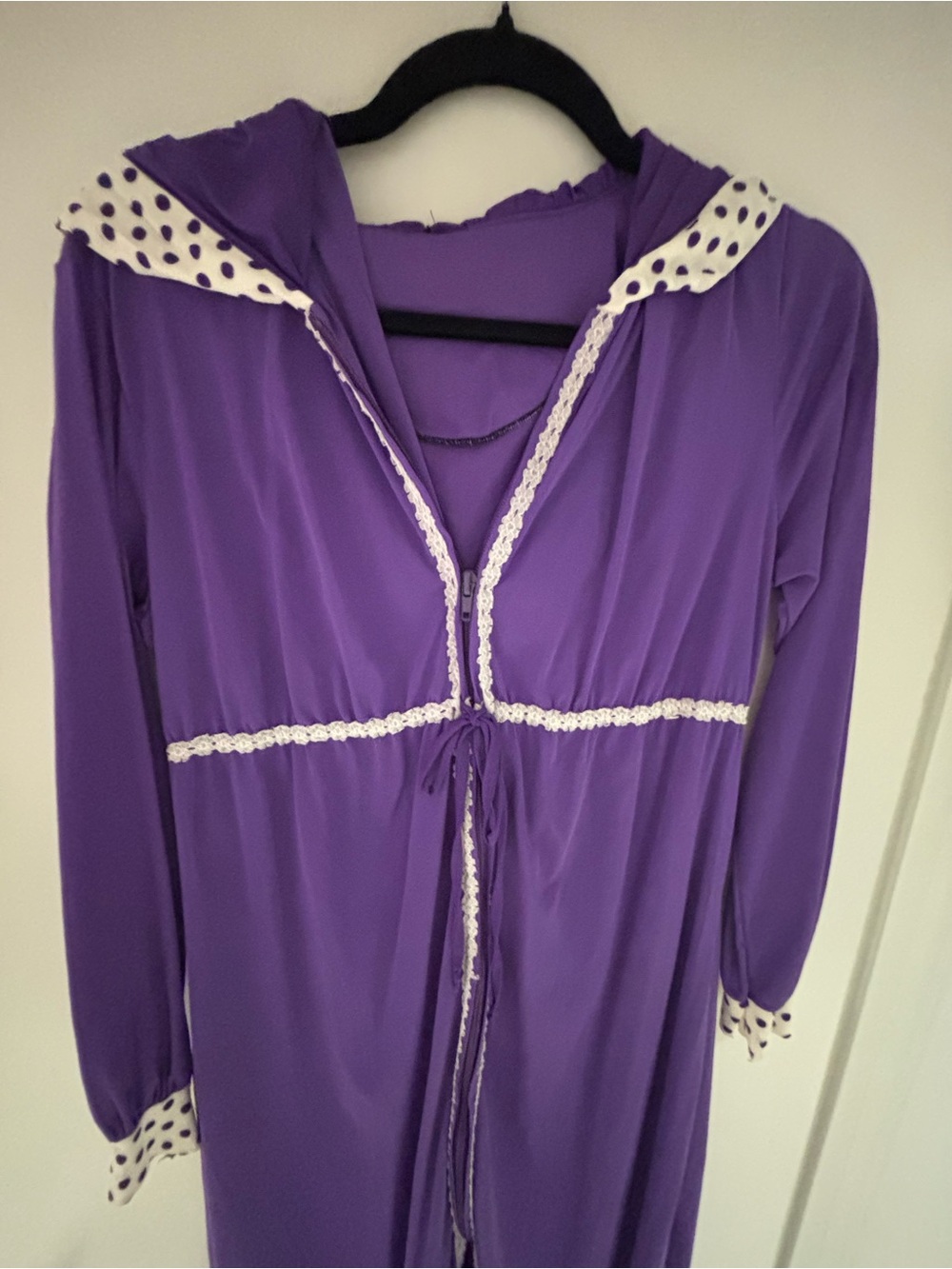 Vintage 1970s Purple Hooded Women’s robe with Polka Dot Trim